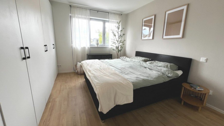 gem�tliches Hauptschlafzimmer Maisonettewohnung K�ssaberg