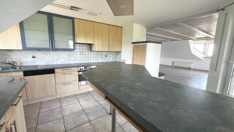 K�che mit Bartheke Dachgeschosswohnung G�rwihl