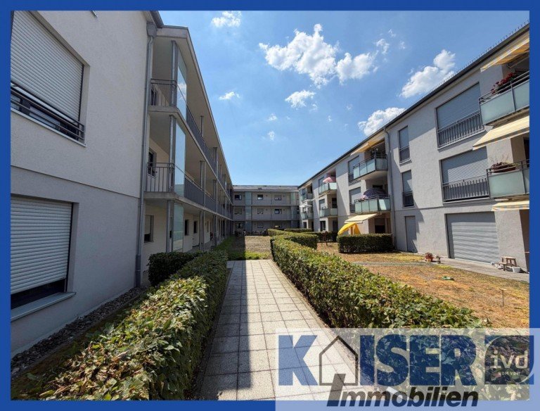 Innenhof Waldshut-Tiengen Etagenwohnung Komfortable 2-Zimmer-Eigentumswohnung mit Aufzug und Balkon in moderner Seniorenwohnanlage