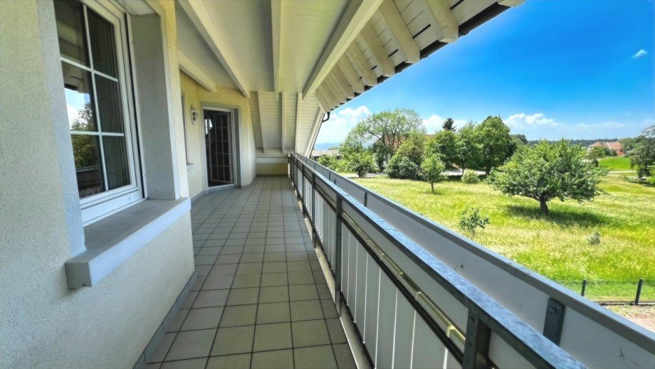 gro�z�giger Hauptbalkon (2) Dachgeschosswohnung G�rwihl