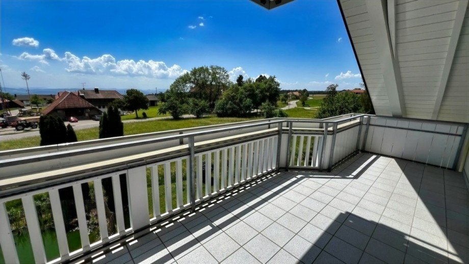 Sonniger Balkon Dachgeschosswohnung G�rwihl
