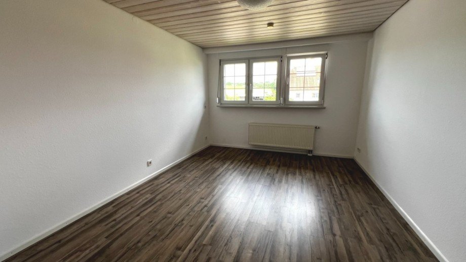 freundliches Kinder - oder Arbeitszimmer Dachgeschosswohnung G�rwihl
