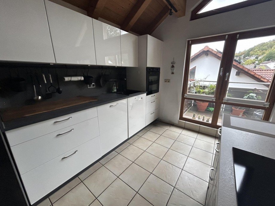 Neue hochwertige K�che Dachgeschosswohnung K�ssaberg