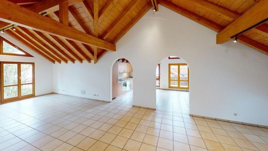 Wohnzimmer mit Blick in die K�che Dachgeschosswohnung K�ssaberg