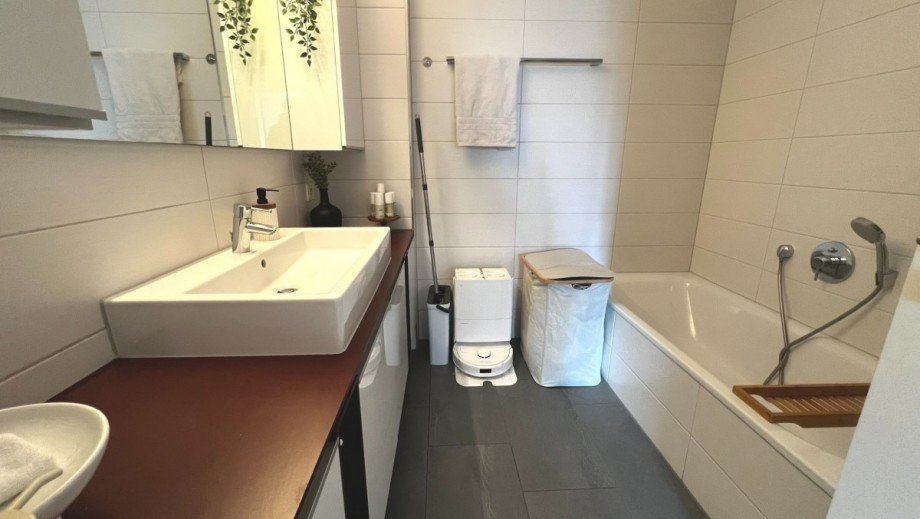 elegantes Badezimmer mit Dusche und Badewanne (1) Maisonettewohnung K�ssaberg
