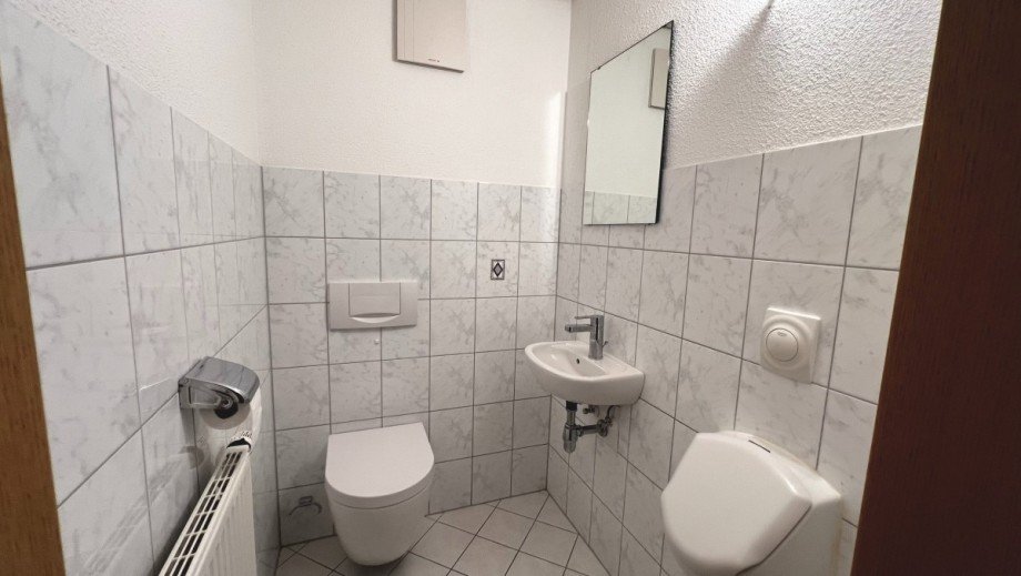 G�ste-WC mit L�fter Dachgeschosswohnung G�rwihl