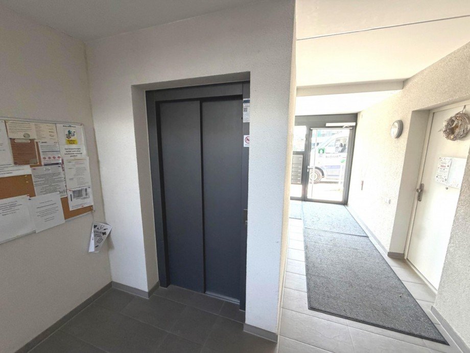 Eingangsbereich mit Lift Etagenwohnung Waldshut-Tiengen