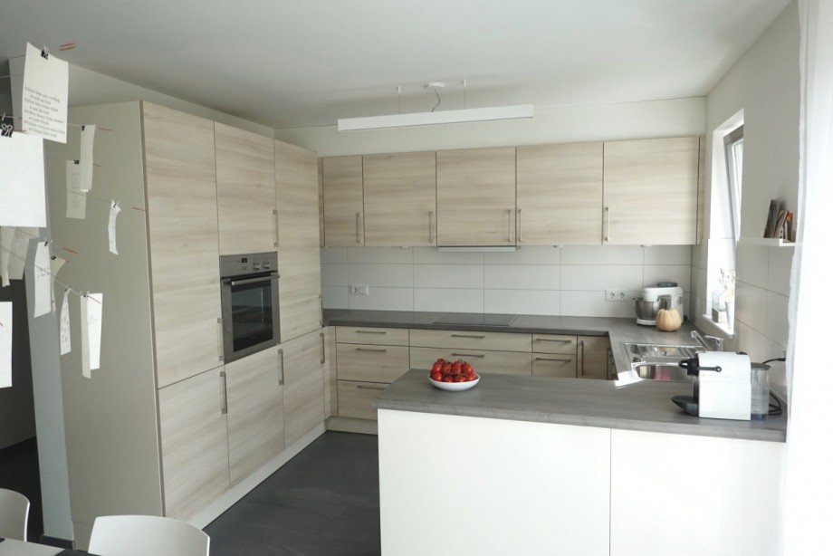 K�che mit moderner Einbauk�che Dachgeschosswohnung K�ssaberg