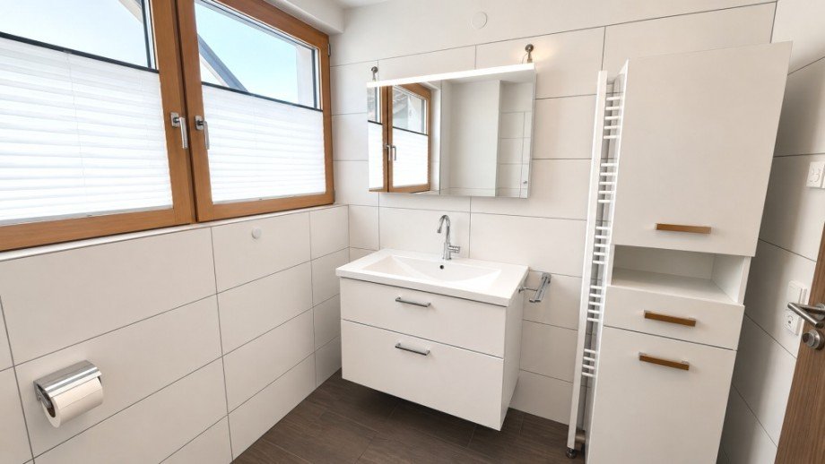 stilvolles Badezimmer mit Tageslicht Erdgeschosswohnung G�rwihl