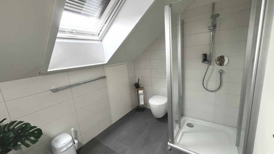 stilvolles zweites Badezimmer mit Dusche (2) Maisonettewohnung K�ssaberg