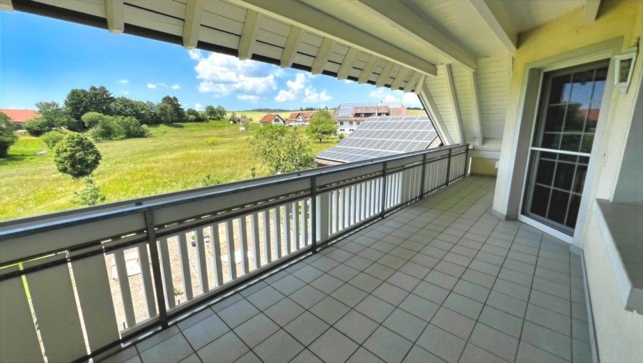 gro�z�giger Hauptbalkon Dachgeschosswohnung G�rwihl