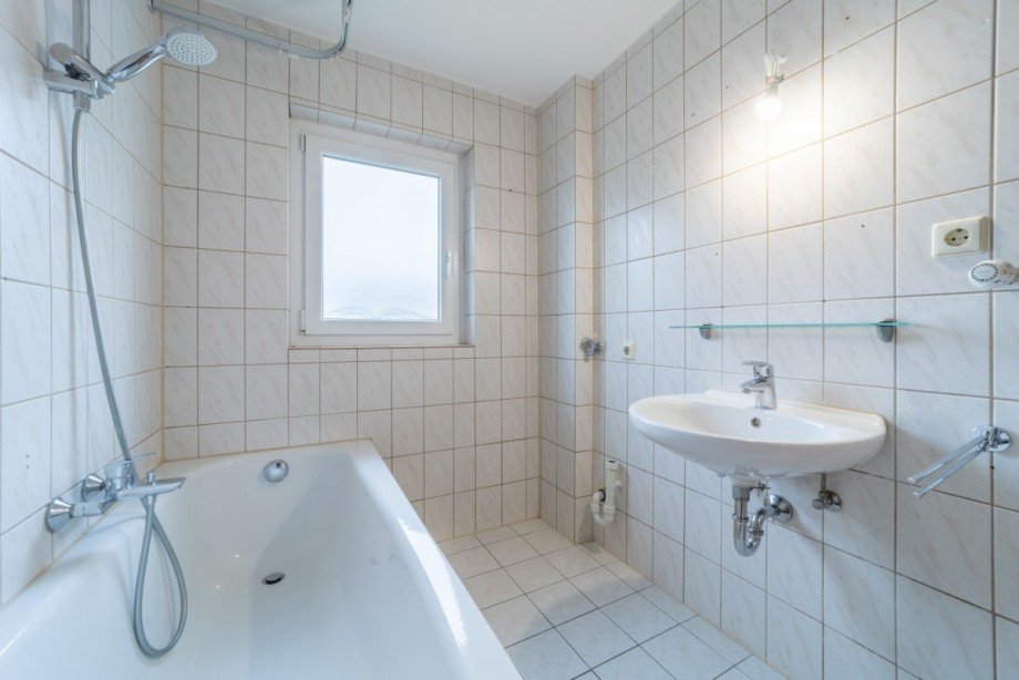 Bad OG Mehrfamilienhaus K�ssaberg