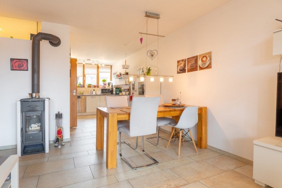 Essbereich mit Schwedenofen Reihenmittelhaus Dogern