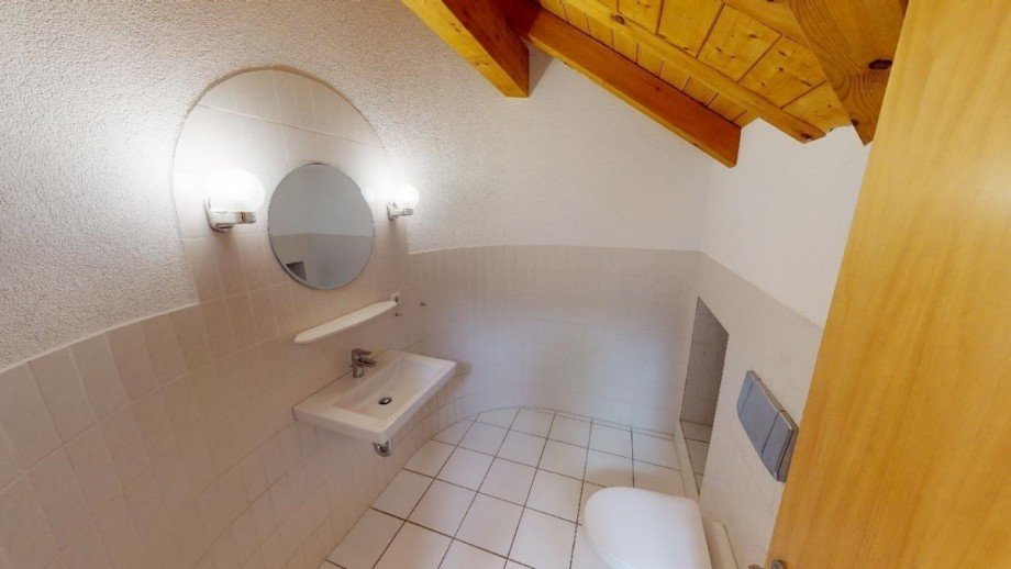 G�ste WC mit Waschmaschinenplatz Dachgeschosswohnung K�ssaberg