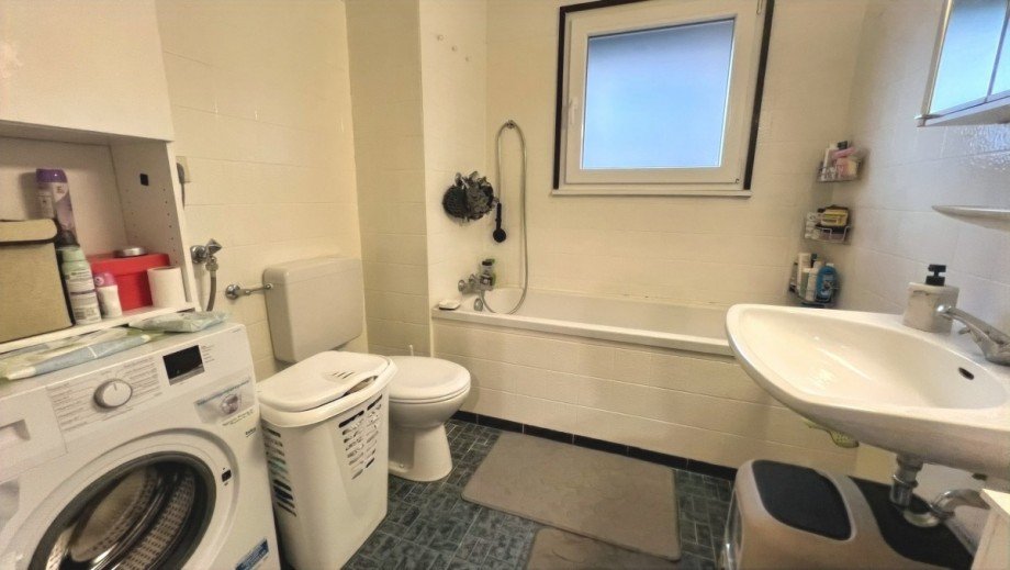 Badezimmer mit Waschhmaschinenanschluss Dachgeschosswohnung Waldshut-Tiengen