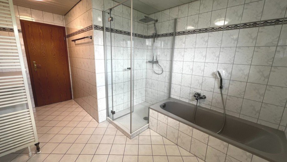 Tageslichtbad Dachgeschosswohnung G�rwihl