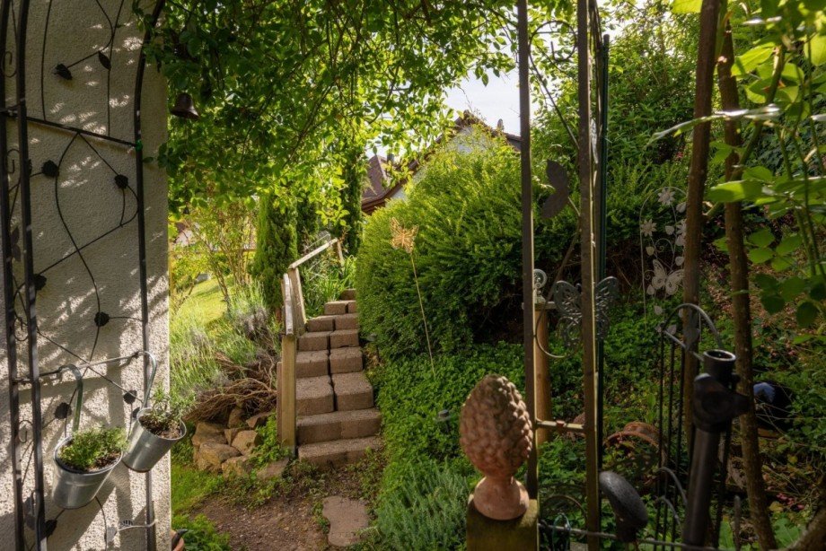 Weg zum Garten Einfamilienhaus Laufenburg