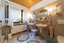 Bad Obergeschoss Mit Klima - Waldshut-Tiengen: Gepflegtes Haus mit viel Platz und Ausstattung. Sofort verf�gbar.
